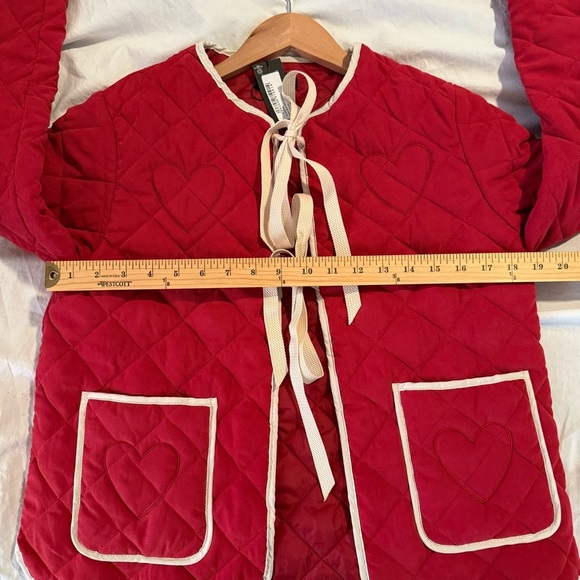 PrettyLittleThing, NWT Red Quilted Jacket with Cream Trim - Picture 7 of 12
